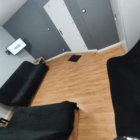 3030 Jana Spychalskiego 32 - Tanie Pokoje W Apartamencie - Samodzielne Zameldowanie - Self Check In 波兹南 外观 照片