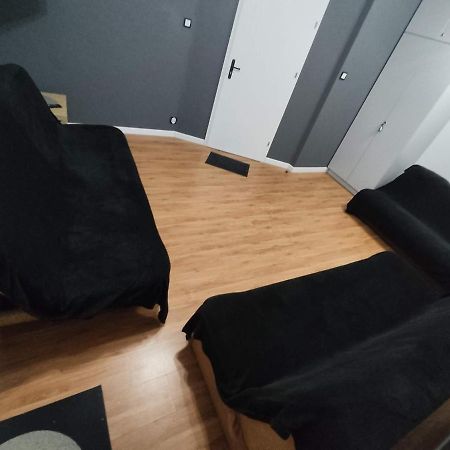 3030 Jana Spychalskiego 32 - Tanie Pokoje W Apartamencie - Samodzielne Zameldowanie - Self Check In 波兹南 外观 照片
