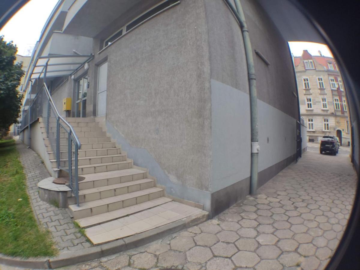 3030 Jana Spychalskiego 32 - Tanie Pokoje W Apartamencie - Samodzielne Zameldowanie - Self Check In 波兹南 外观 照片