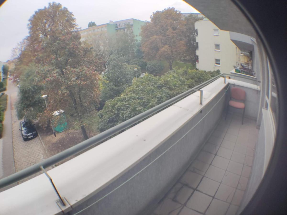 3030 Jana Spychalskiego 32 - Tanie Pokoje W Apartamencie - Samodzielne Zameldowanie - Self Check In 波兹南 外观 照片