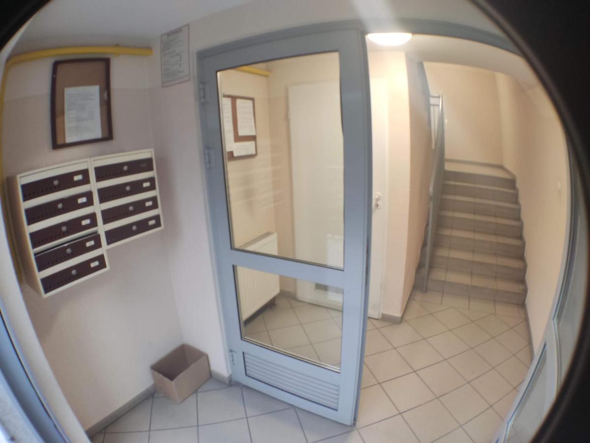 3030 Jana Spychalskiego 32 - Tanie Pokoje W Apartamencie - Samodzielne Zameldowanie - Self Check In 波兹南 外观 照片