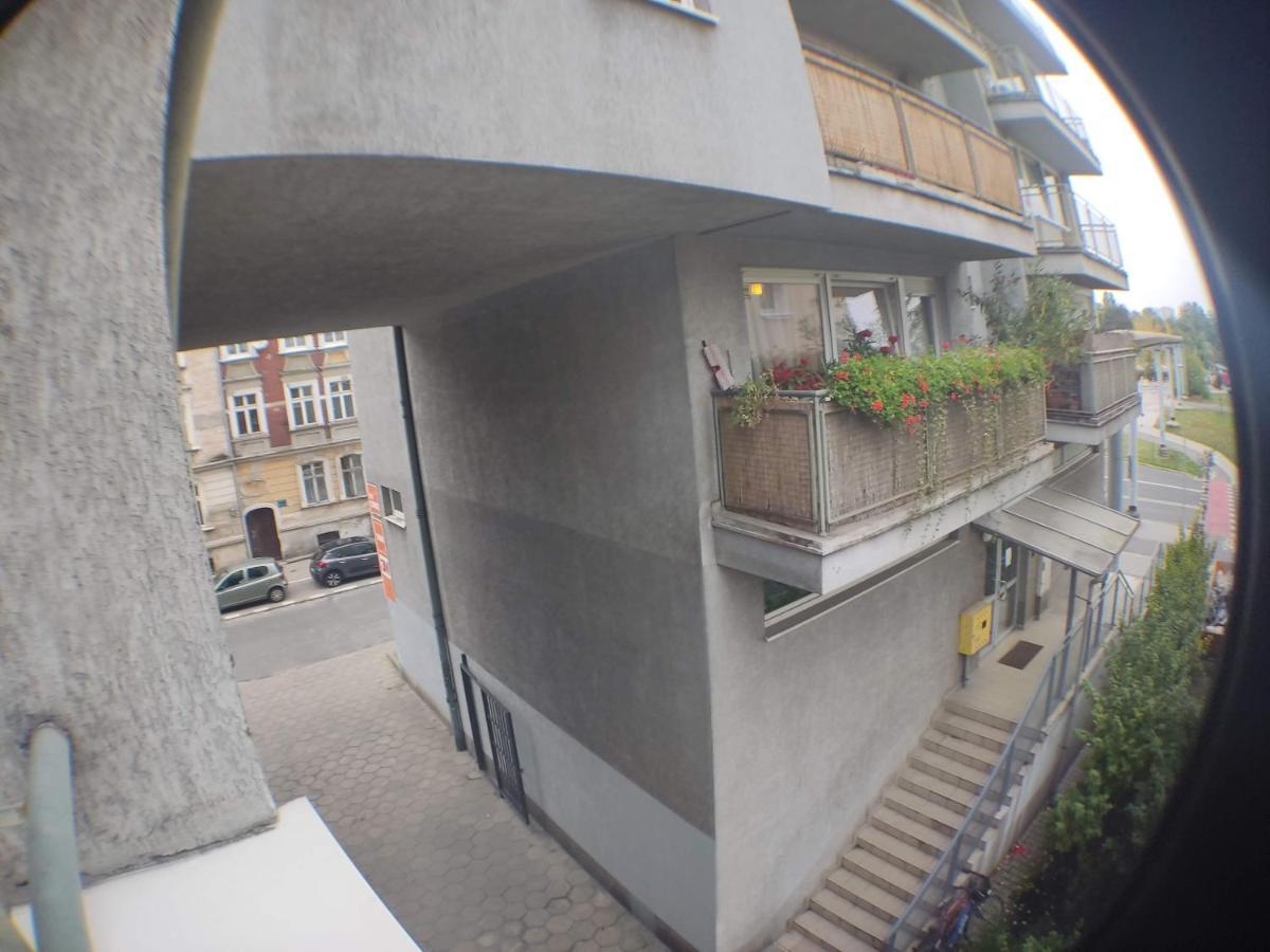 3030 Jana Spychalskiego 32 - Tanie Pokoje W Apartamencie - Samodzielne Zameldowanie - Self Check In 波兹南 外观 照片