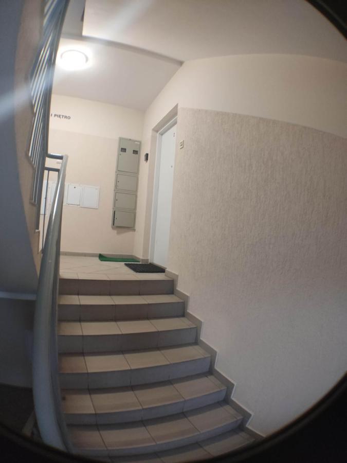 3030 Jana Spychalskiego 32 - Tanie Pokoje W Apartamencie - Samodzielne Zameldowanie - Self Check In 波兹南 外观 照片
