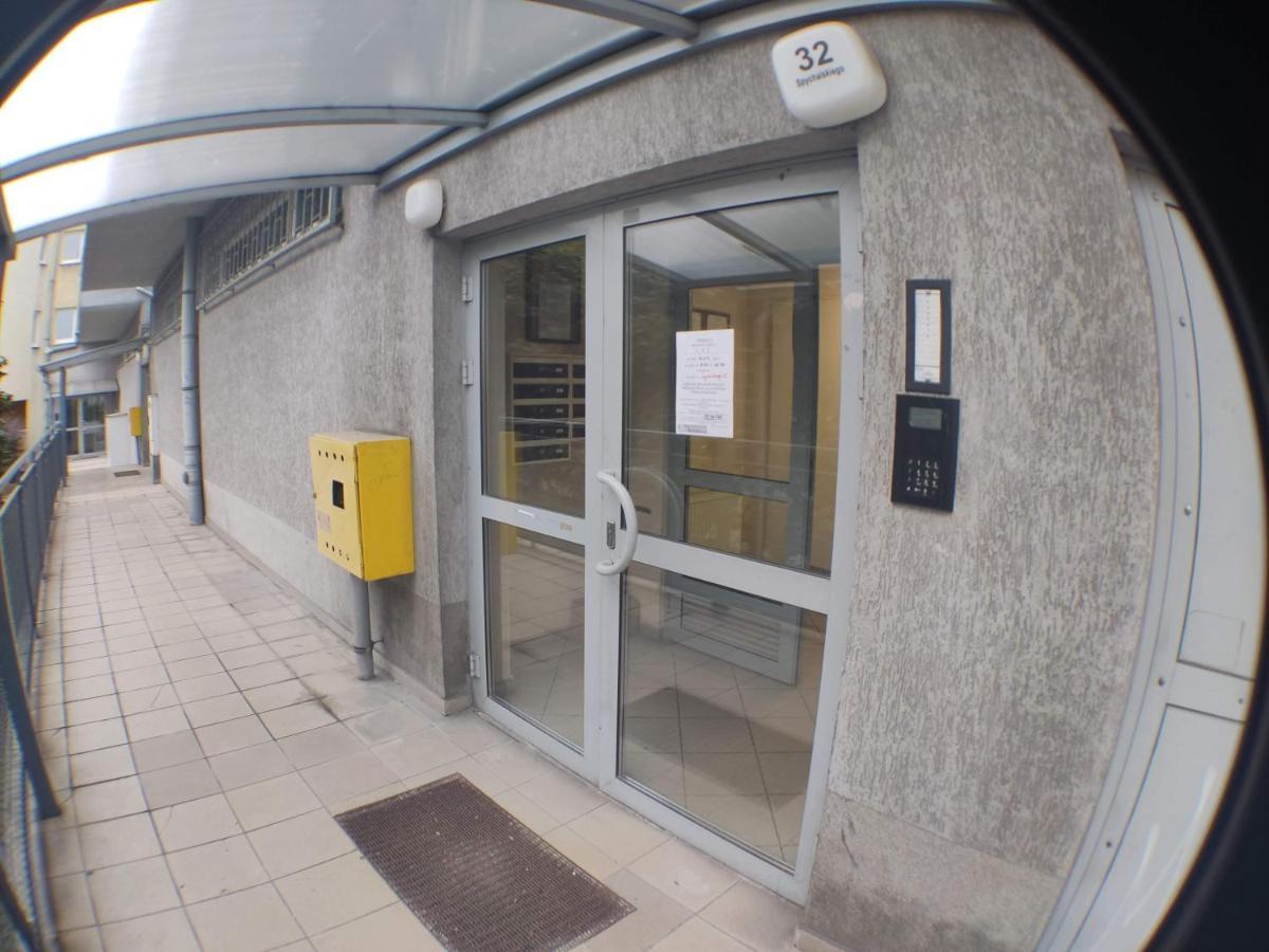 3030 Jana Spychalskiego 32 - Tanie Pokoje W Apartamencie - Samodzielne Zameldowanie - Self Check In 波兹南 外观 照片