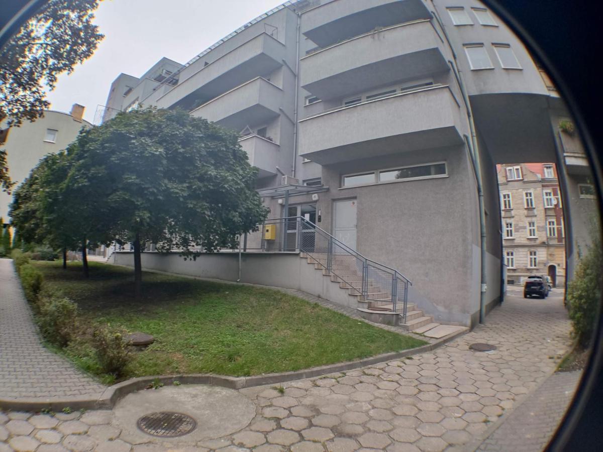 3030 Jana Spychalskiego 32 - Tanie Pokoje W Apartamencie - Samodzielne Zameldowanie - Self Check In 波兹南 外观 照片