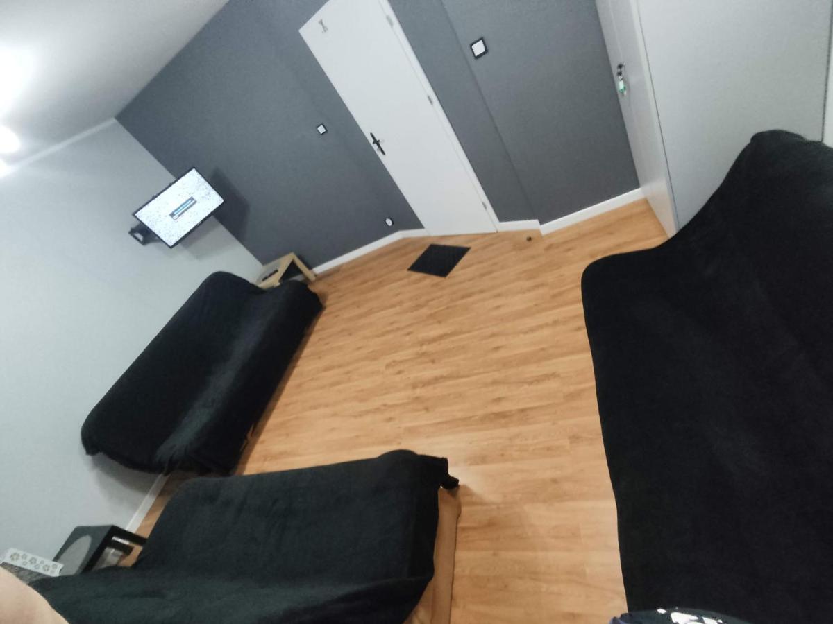 3030 Jana Spychalskiego 32 - Tanie Pokoje W Apartamencie - Samodzielne Zameldowanie - Self Check In 波兹南 外观 照片