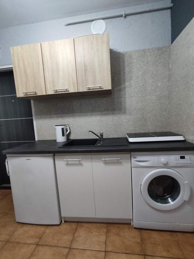 3030 Jana Spychalskiego 32 - Tanie Pokoje W Apartamencie - Samodzielne Zameldowanie - Self Check In 波兹南 外观 照片