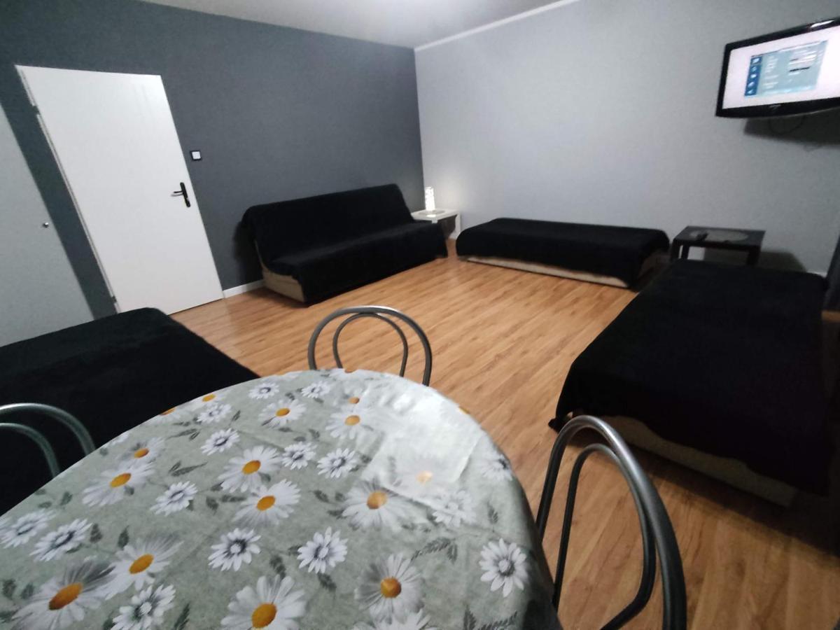 3030 Jana Spychalskiego 32 - Tanie Pokoje W Apartamencie - Samodzielne Zameldowanie - Self Check In 波兹南 外观 照片