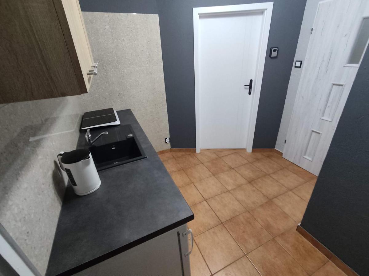 3030 Jana Spychalskiego 32 - Tanie Pokoje W Apartamencie - Samodzielne Zameldowanie - Self Check In 波兹南 外观 照片