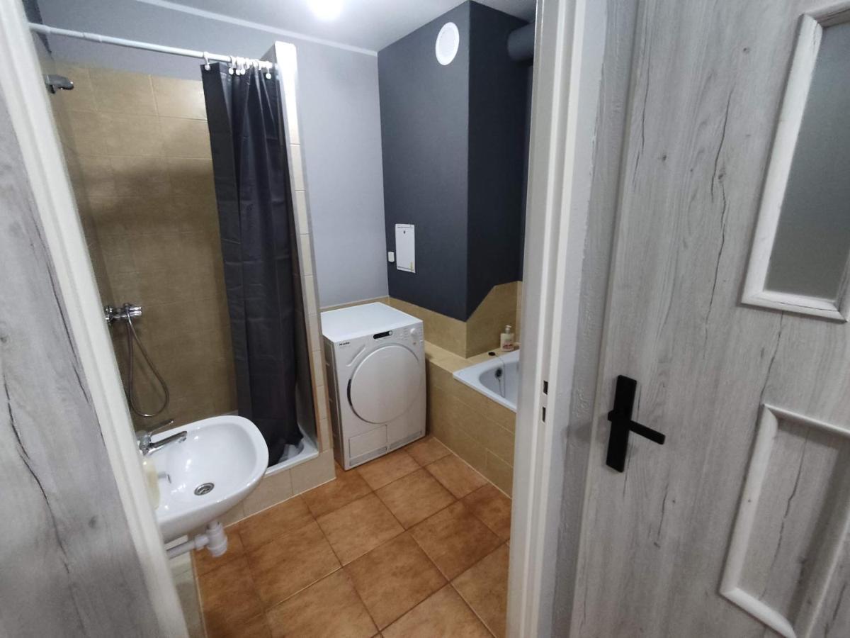 3030 Jana Spychalskiego 32 - Tanie Pokoje W Apartamencie - Samodzielne Zameldowanie - Self Check In 波兹南 外观 照片