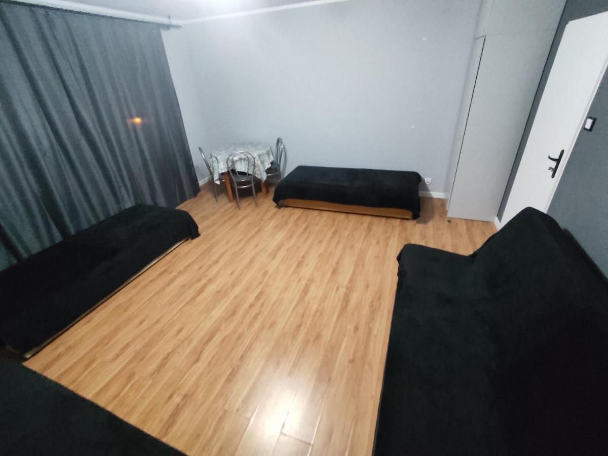 3030 Jana Spychalskiego 32 - Tanie Pokoje W Apartamencie - Samodzielne Zameldowanie - Self Check In 波兹南 外观 照片
