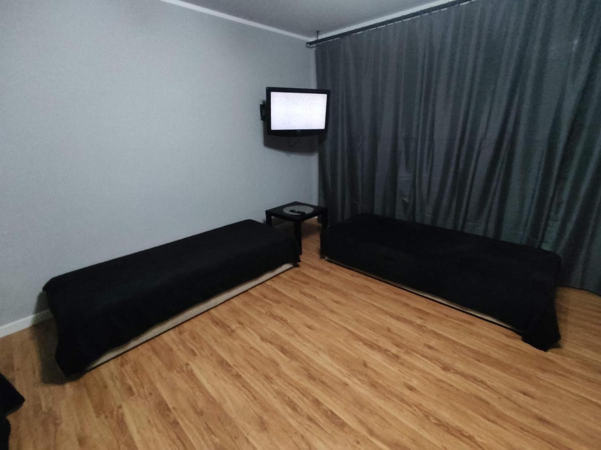 3030 Jana Spychalskiego 32 - Tanie Pokoje W Apartamencie - Samodzielne Zameldowanie - Self Check In 波兹南 外观 照片
