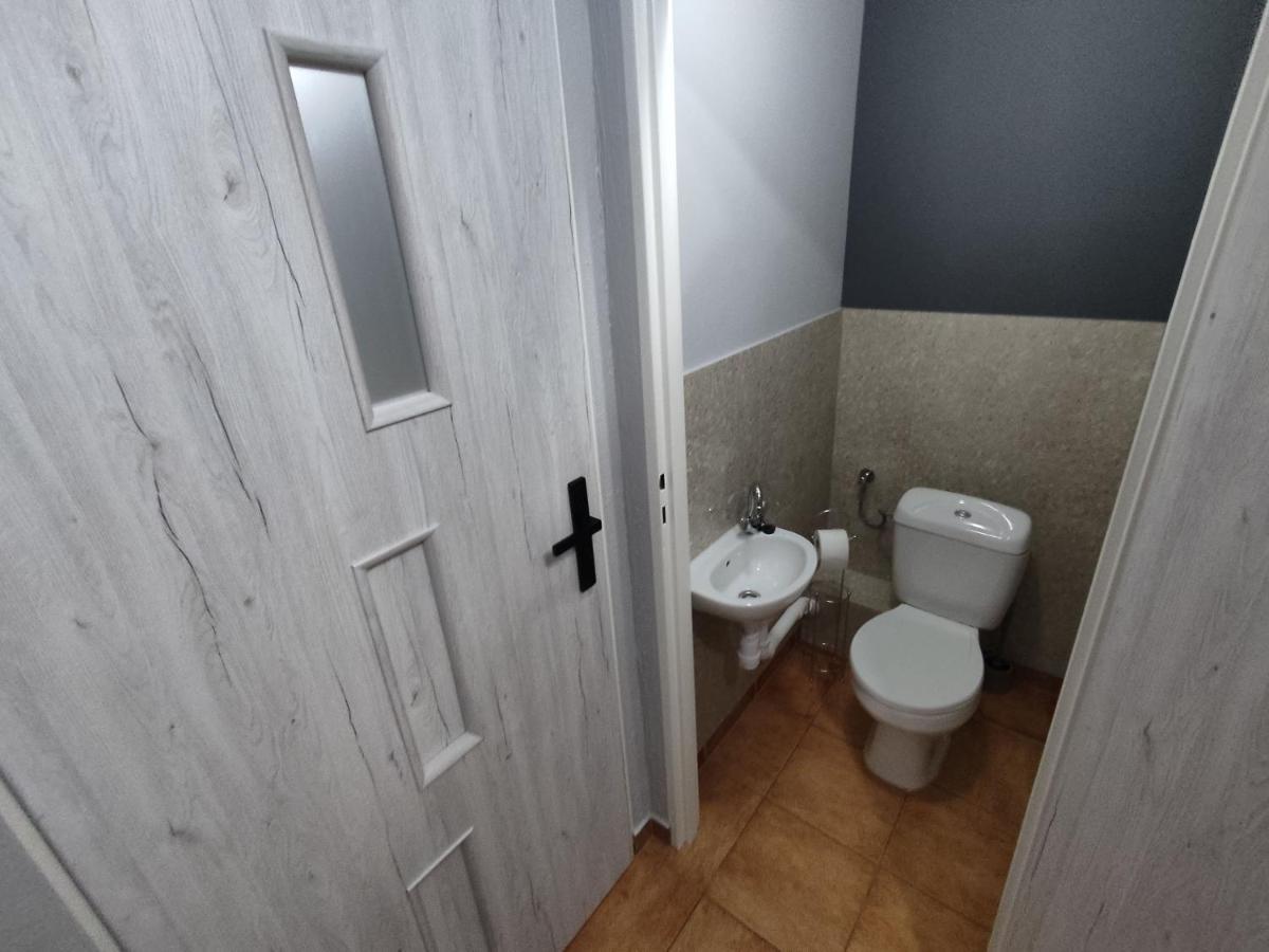 3030 Jana Spychalskiego 32 - Tanie Pokoje W Apartamencie - Samodzielne Zameldowanie - Self Check In 波兹南 外观 照片