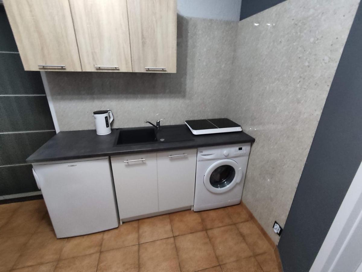 3030 Jana Spychalskiego 32 - Tanie Pokoje W Apartamencie - Samodzielne Zameldowanie - Self Check In 波兹南 外观 照片