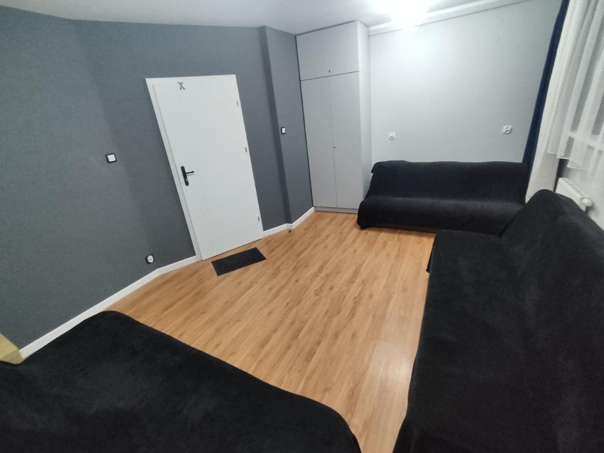 3030 Jana Spychalskiego 32 - Tanie Pokoje W Apartamencie - Samodzielne Zameldowanie - Self Check In 波兹南 外观 照片