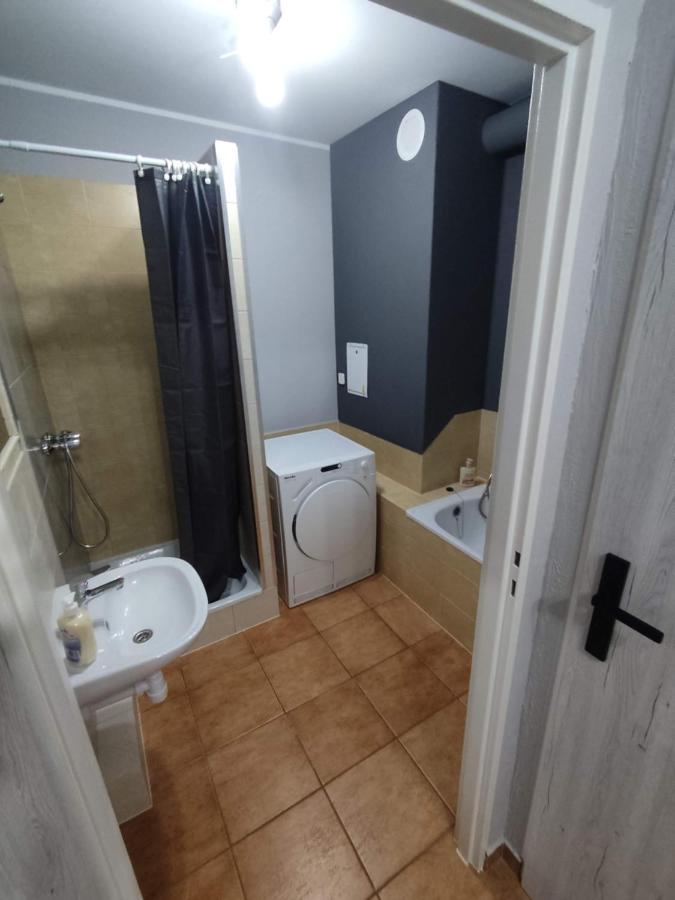 3030 Jana Spychalskiego 32 - Tanie Pokoje W Apartamencie - Samodzielne Zameldowanie - Self Check In 波兹南 外观 照片