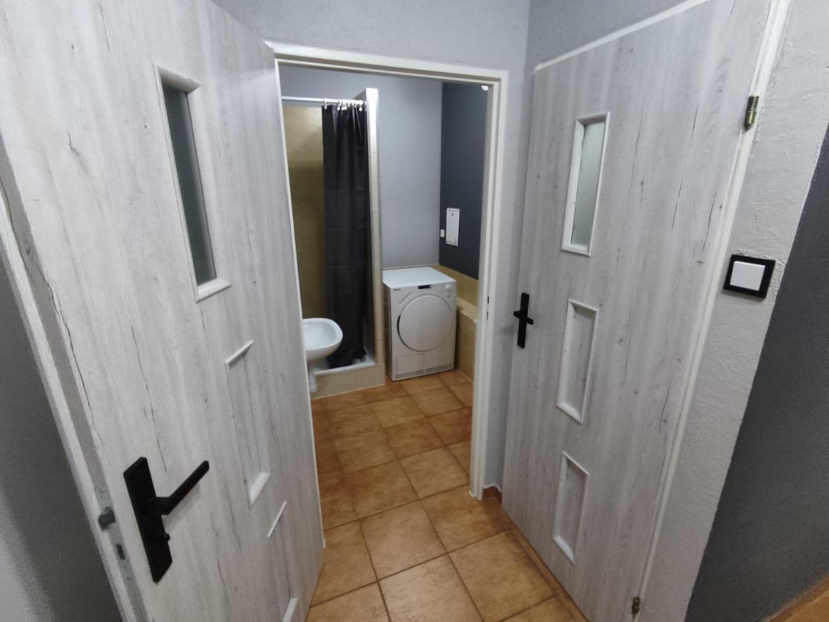 3030 Jana Spychalskiego 32 - Tanie Pokoje W Apartamencie - Samodzielne Zameldowanie - Self Check In 波兹南 外观 照片