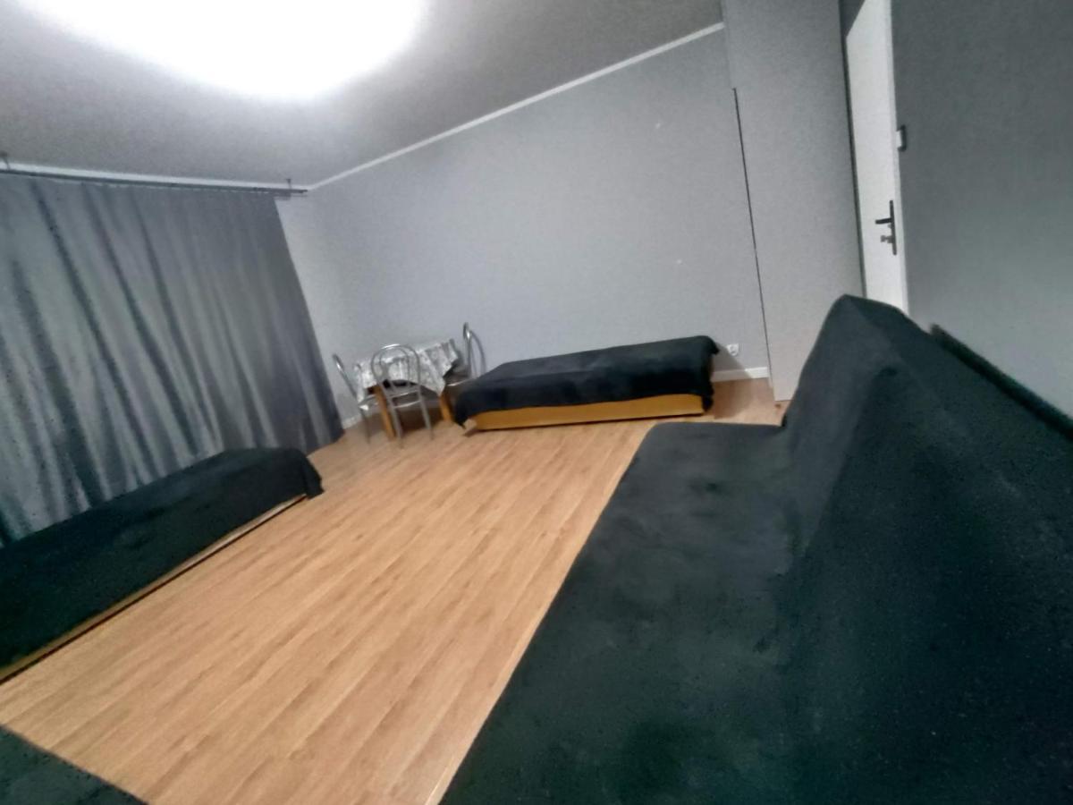 3030 Jana Spychalskiego 32 - Tanie Pokoje W Apartamencie - Samodzielne Zameldowanie - Self Check In 波兹南 外观 照片