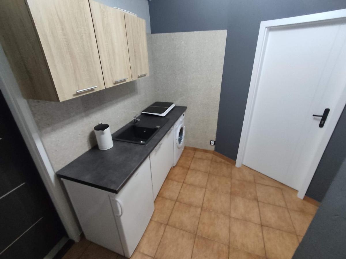 3030 Jana Spychalskiego 32 - Tanie Pokoje W Apartamencie - Samodzielne Zameldowanie - Self Check In 波兹南 外观 照片