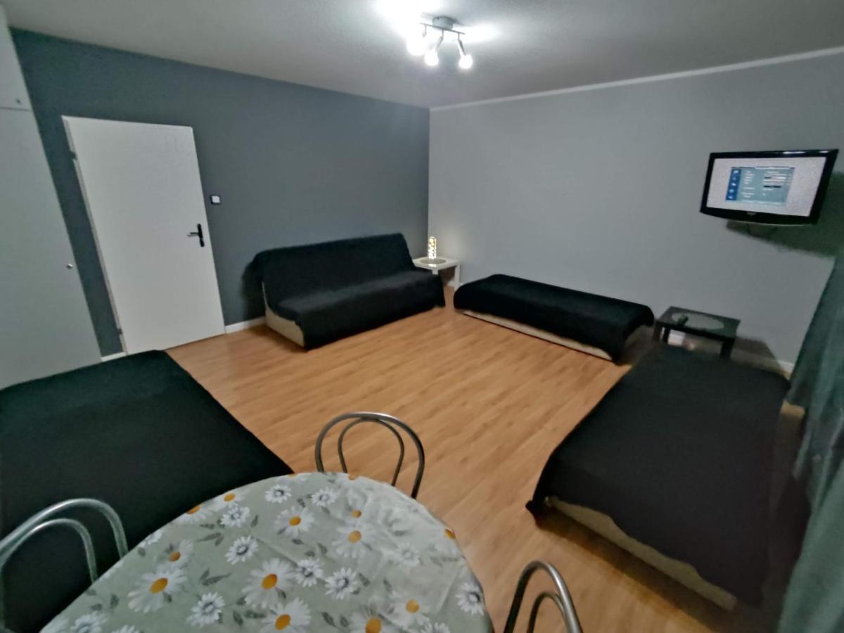 3030 Jana Spychalskiego 32 - Tanie Pokoje W Apartamencie - Samodzielne Zameldowanie - Self Check In 波兹南 外观 照片