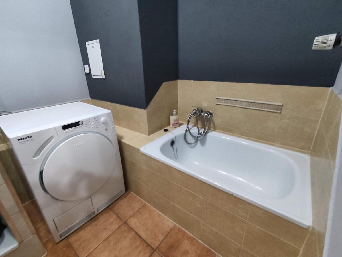 3030 Jana Spychalskiego 32 - Tanie Pokoje W Apartamencie - Samodzielne Zameldowanie - Self Check In 波兹南 外观 照片