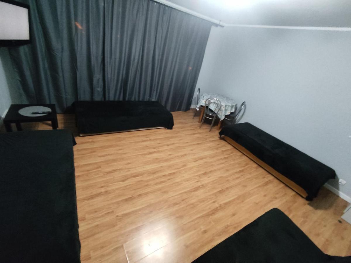 3030 Jana Spychalskiego 32 - Tanie Pokoje W Apartamencie - Samodzielne Zameldowanie - Self Check In 波兹南 外观 照片